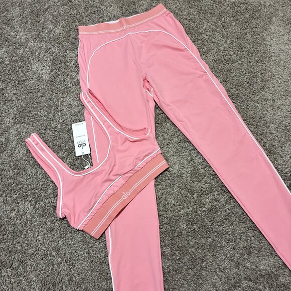 Alo Yoga Set Black Leggings and Sports Bra Color Pink - Picture 3 of 5